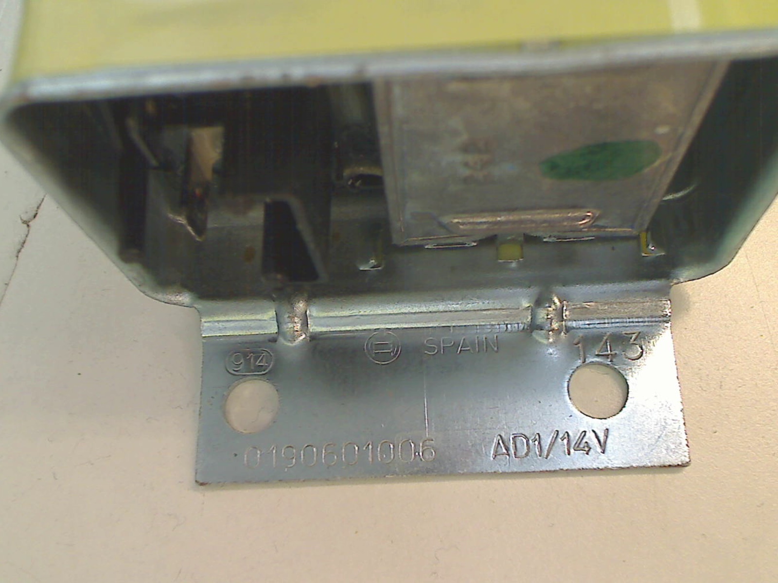 BOSCH 190601006 Electrical system code 8415 compatible with: ALFA ROMEO 1300-1600-1750-2000 GT /BERTONE, ALFA ROMEO MONTREAL, BOSCH BOSCH, LAMBORGHINI MIURA, LANCIA FULVIA, LANCIA FULVIA 1600 HF - additional view